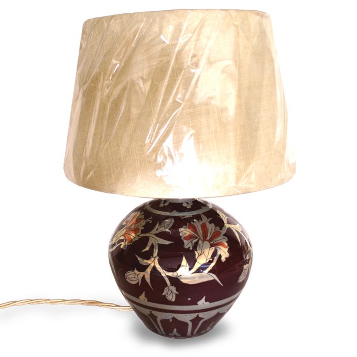 Small lamp with carnation garland. Burgundy ground. Height 16 cm. Unique number 8285. - Image 2