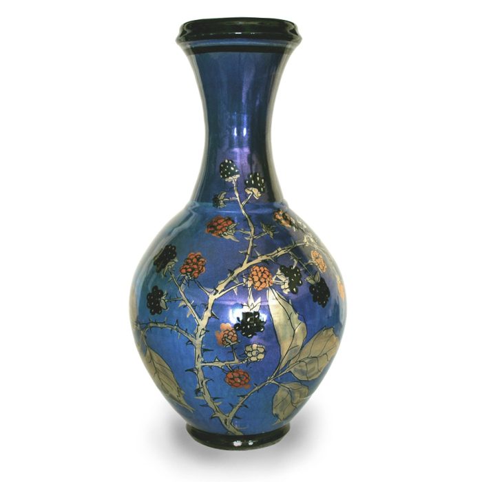 Slim necked vase with butterfly and brambles. Silver-blue ground. Height 26 cm. Unique number 8071. - Image 2