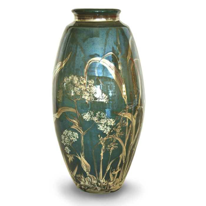 Slim vase with cow parsley and grasses. Blue-green ground. Height 28 cm. Unique number 8010. - Image 2