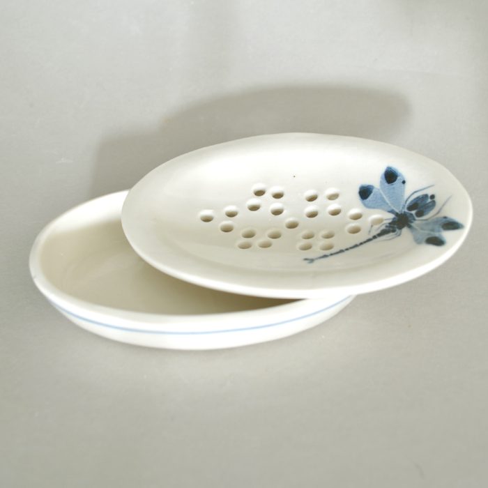 Porcelain soap dish - Dragonfly design. Approx 14 cm/ 5.5 inches long.