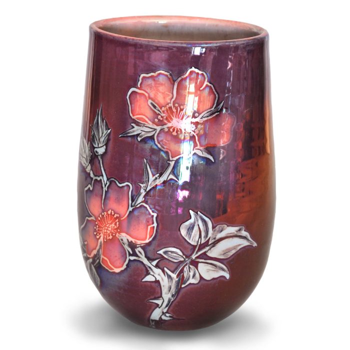 Red wild rose elliptical vase. Purple-blue ground. Height 16 cm. Unique number 8754. - Image 2
