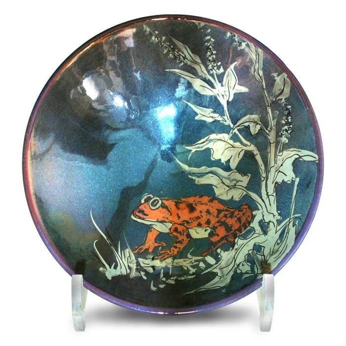 Frog bowl. Smoky purple ground. Diameter 17 cm. Unique number 8804.