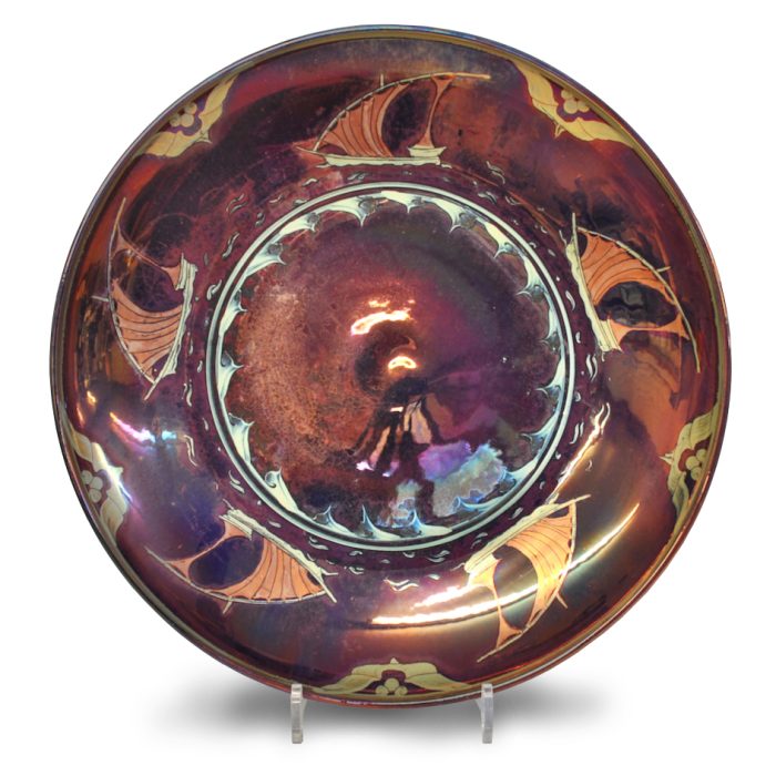 Smooth sailing. Coupe plate. Purple-blue ground. Diameter 38 cm. Unique number 8597.