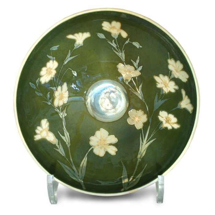 Snow in summer. Green ground. Diameter 17.5cm. Unique number 9296.
