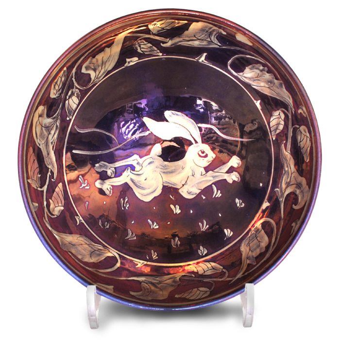 Hare with leaf border. Purple-blue ground. Diameter 20.5 cm. Unique number 9449.