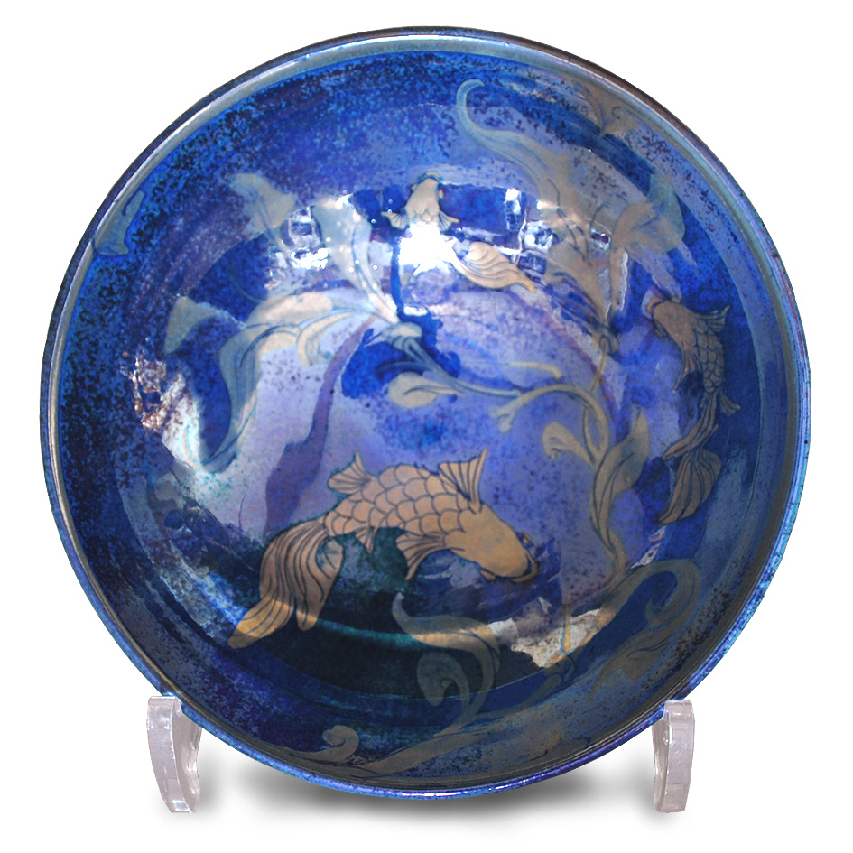 Fish and seaweed bowl. Silver-blue ground. Diameter 16 cm. Unique number 9435.